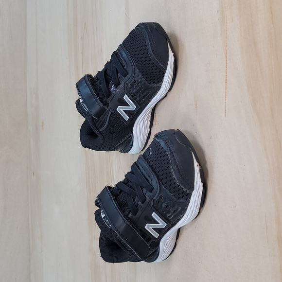 New Balance 680v5 TechRide Black/White Toddler Running Shoes - Picture 3 of 10